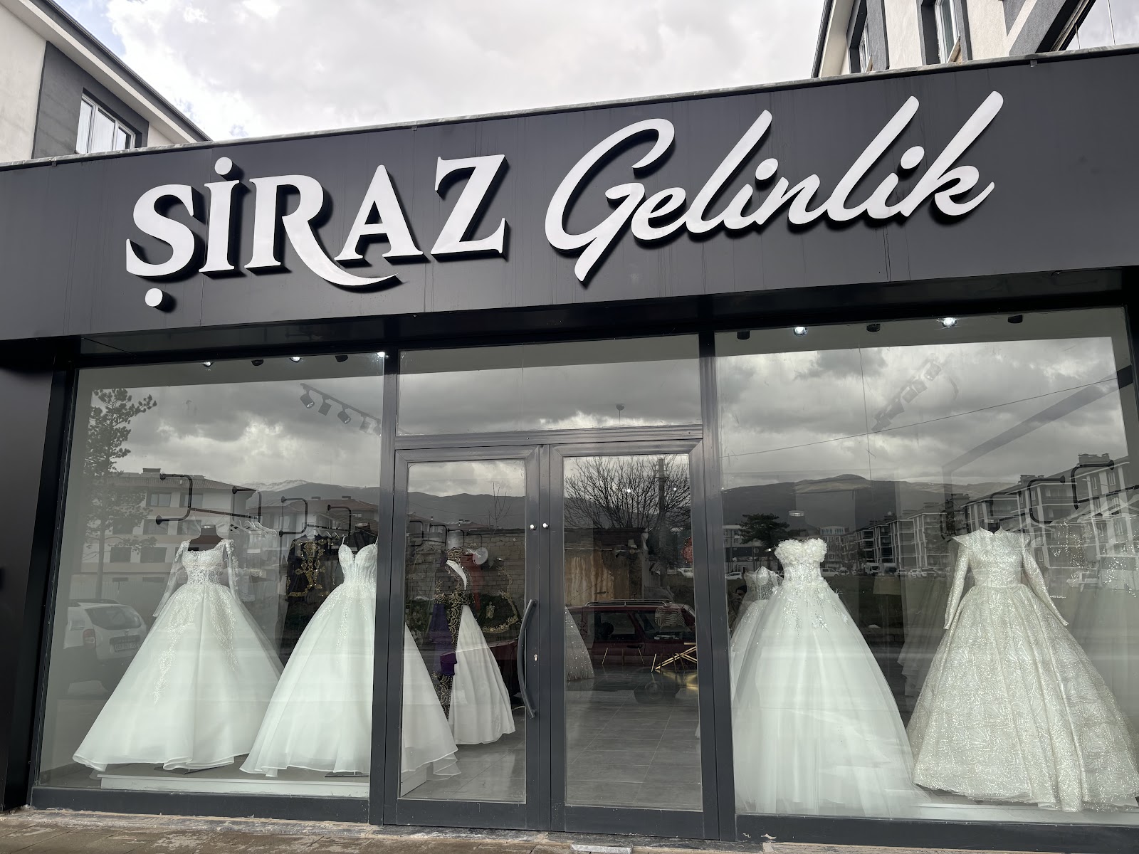 Siraz gelinlik
