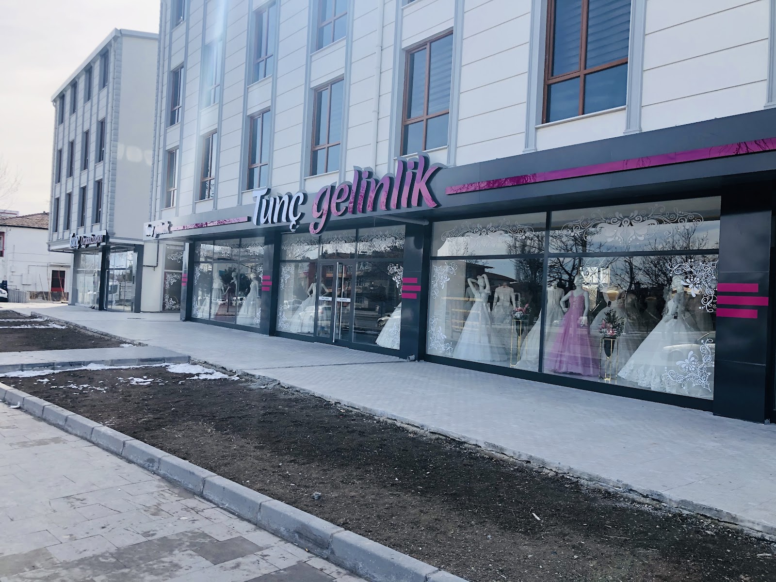 Tunç Gelinlik